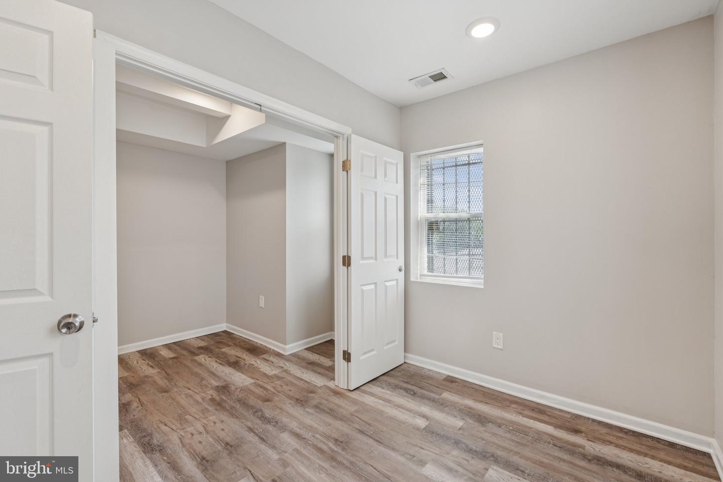 430 Condon Ter Se Property Photo 12