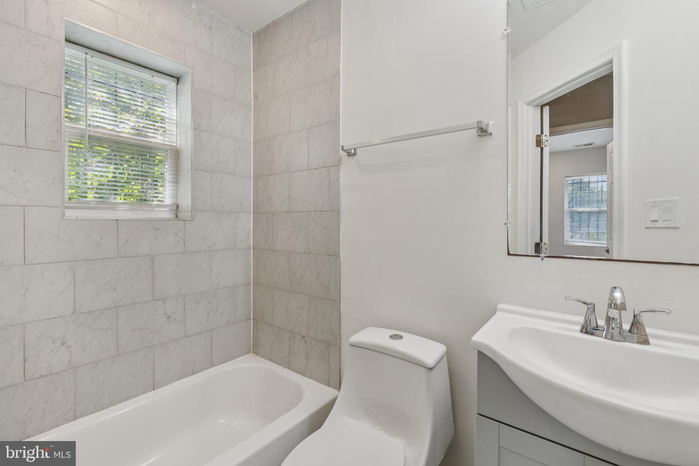 430 Condon Ter Se Property Photo 13