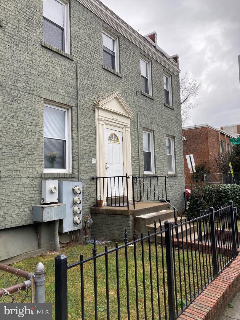 1901 Rosedale St Ne Property Photo 1