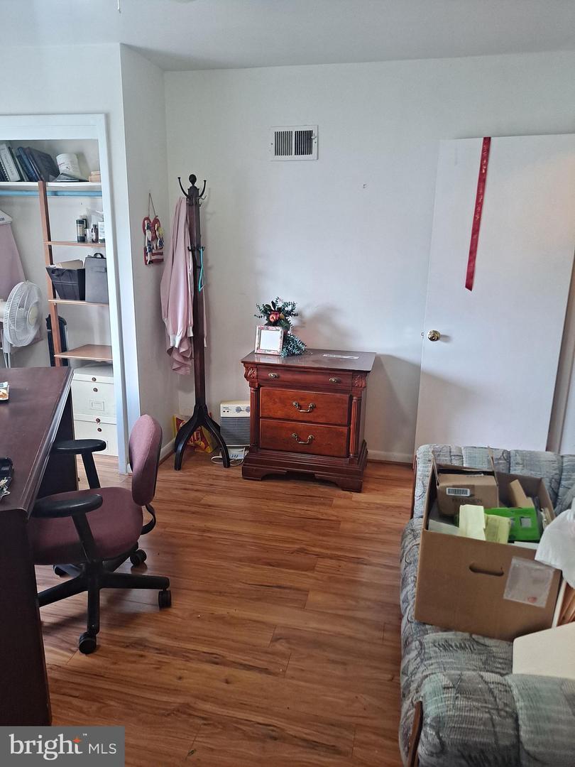1009 E St Se Property Photo 6