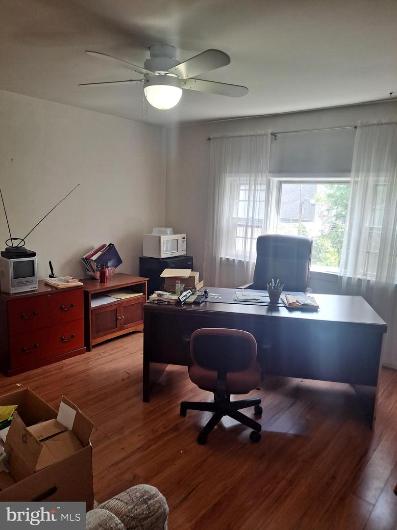 1009 E St Se Property Photo 29