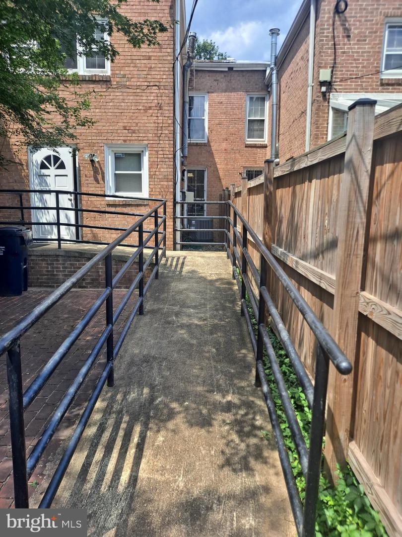1009 E St Se Property Photo 34