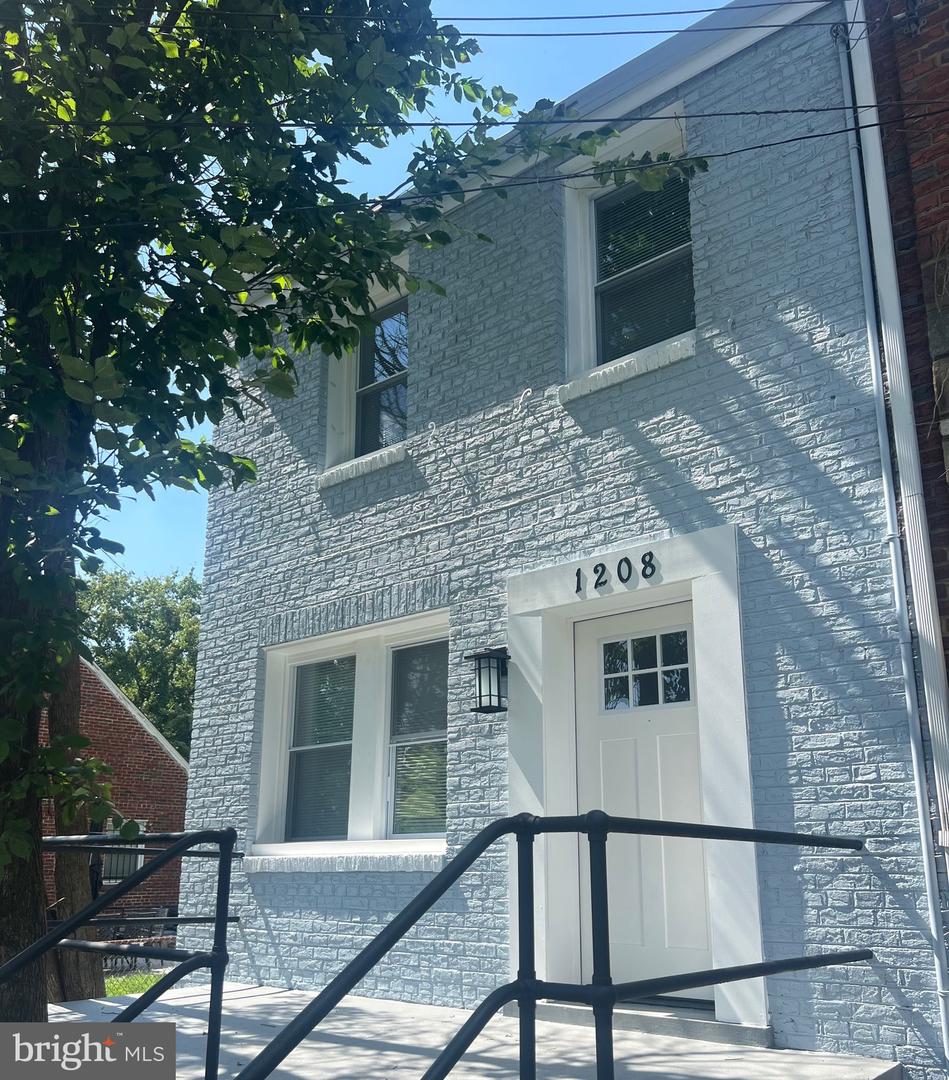 1208 CONGRESS ST SE Property Photo 1