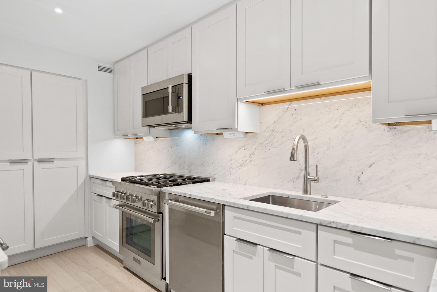 700 New Hampshire Ave Nw #303 Property Photo 4