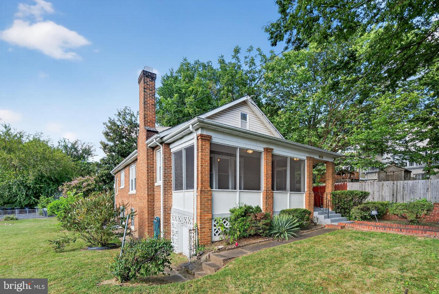 213 VAN BUREN ST NW