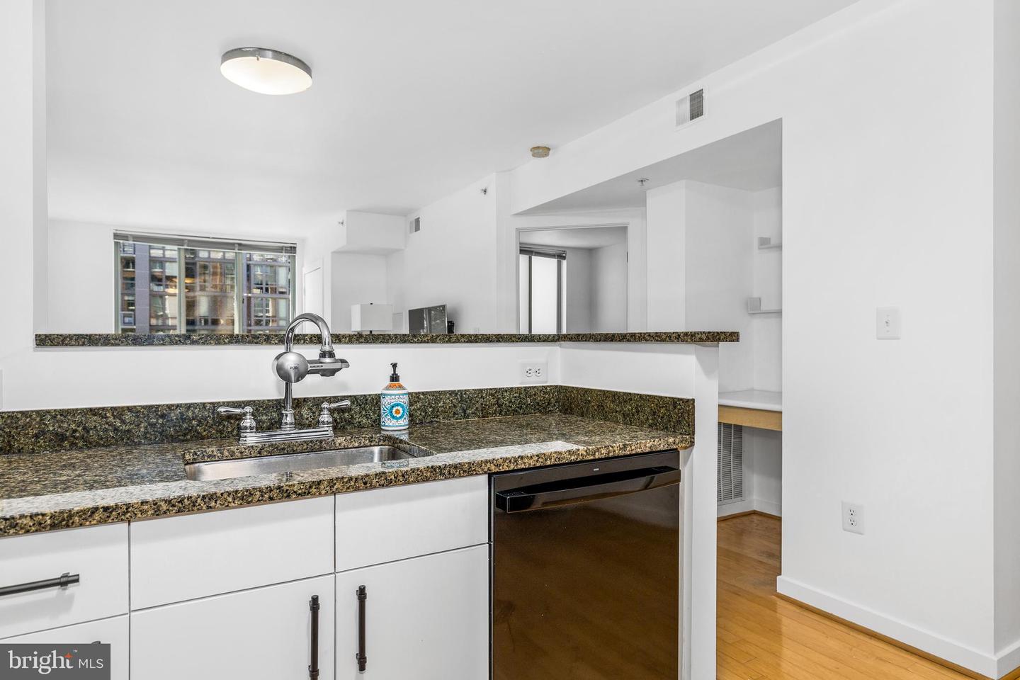 1000 New Jersey Ave Se #608 Property Photo 7