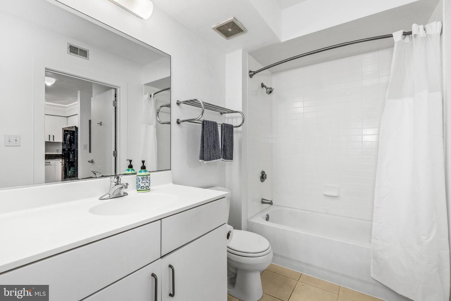 1000 New Jersey Ave Se #608 Property Photo 16