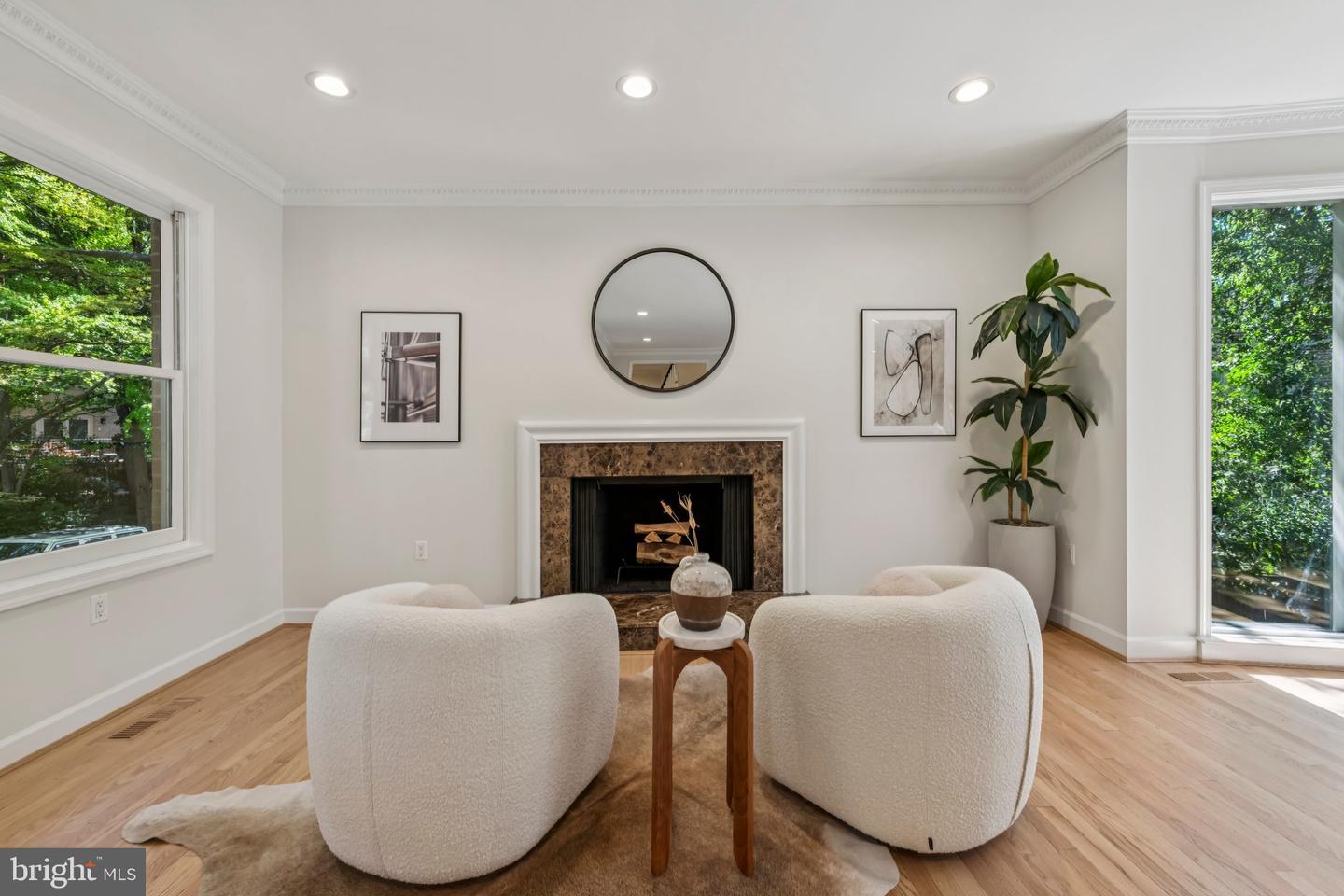 4730 Foxhall Cres Nw Property Photo 8