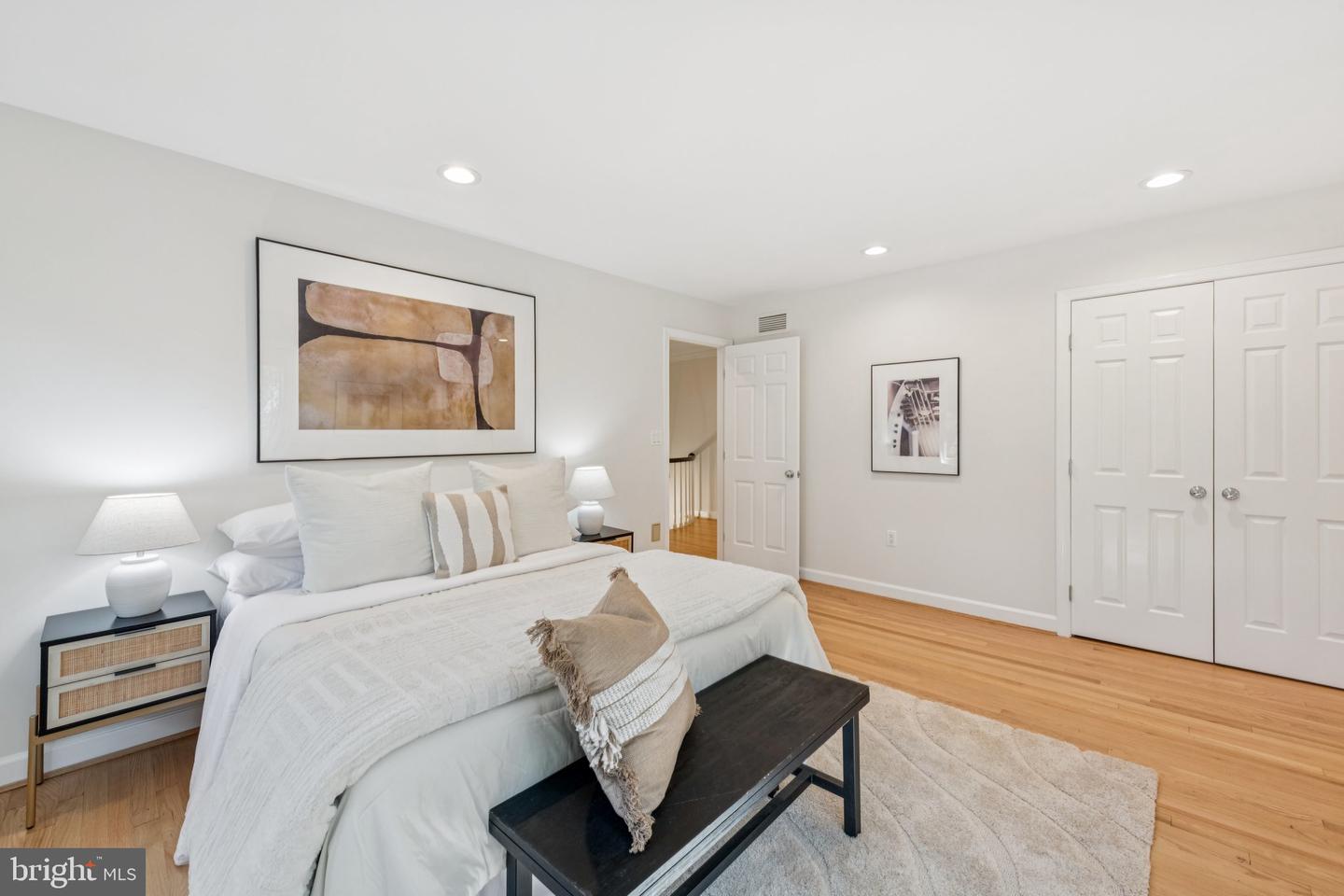 4730 Foxhall Cres Nw Property Photo 23