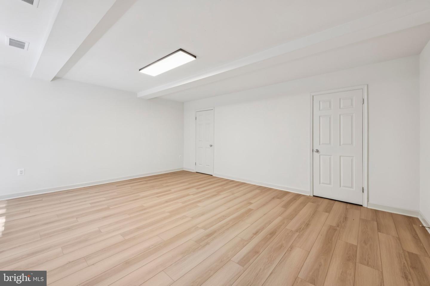 4730 Foxhall Cres Nw Property Photo 32