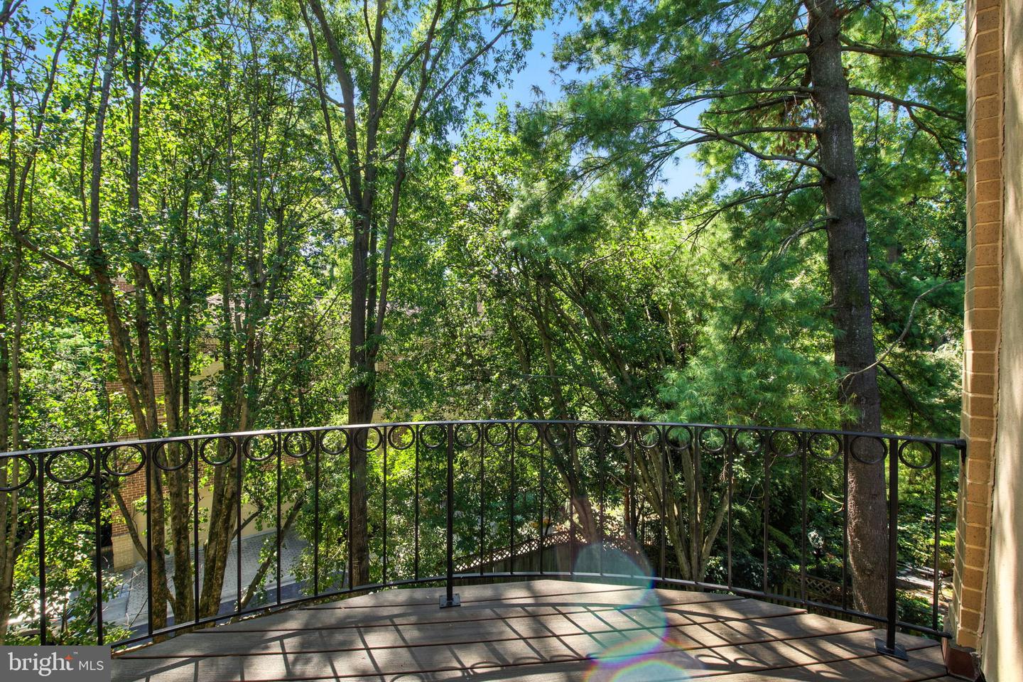4730 Foxhall Cres Nw Property Photo 35