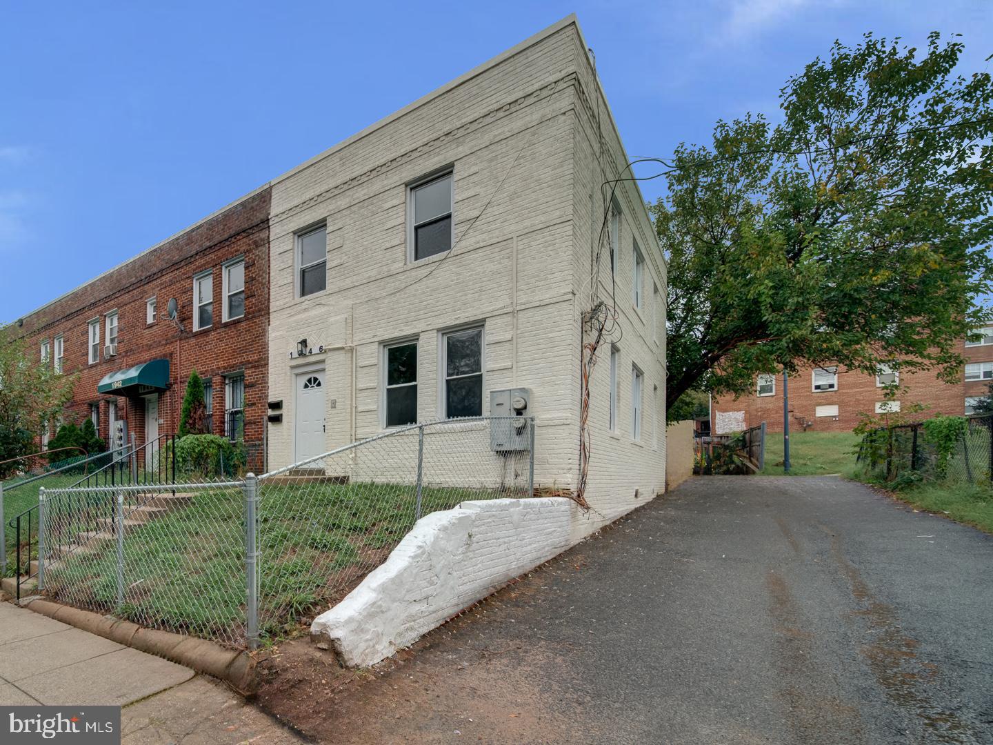 1946 I St Ne Property Photo 1