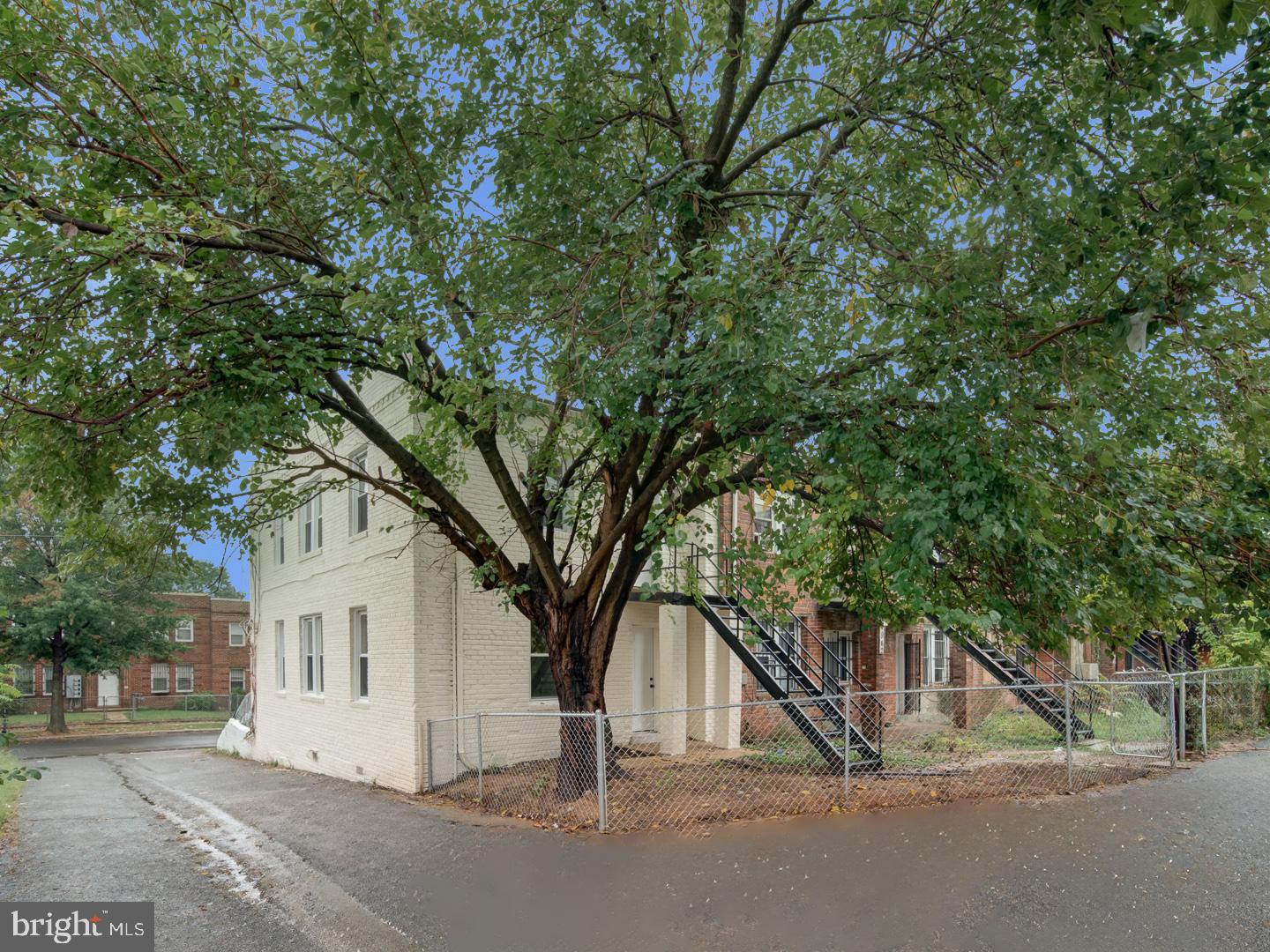 1946 I St Ne Property Photo 4