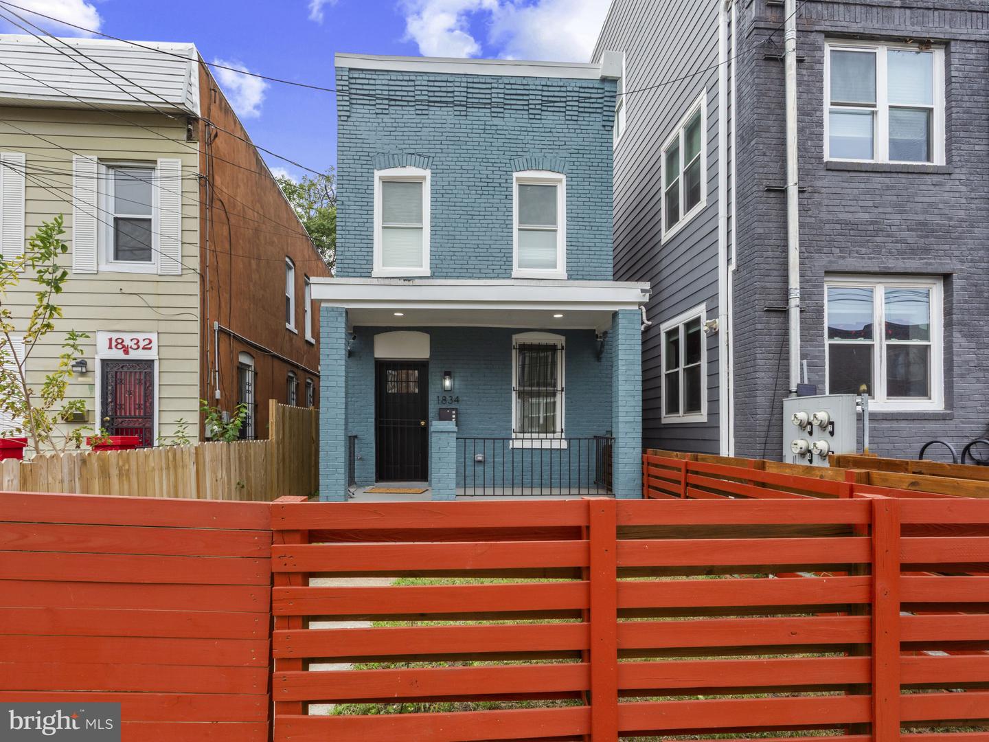 1834 Providence St Ne Property Photo 1