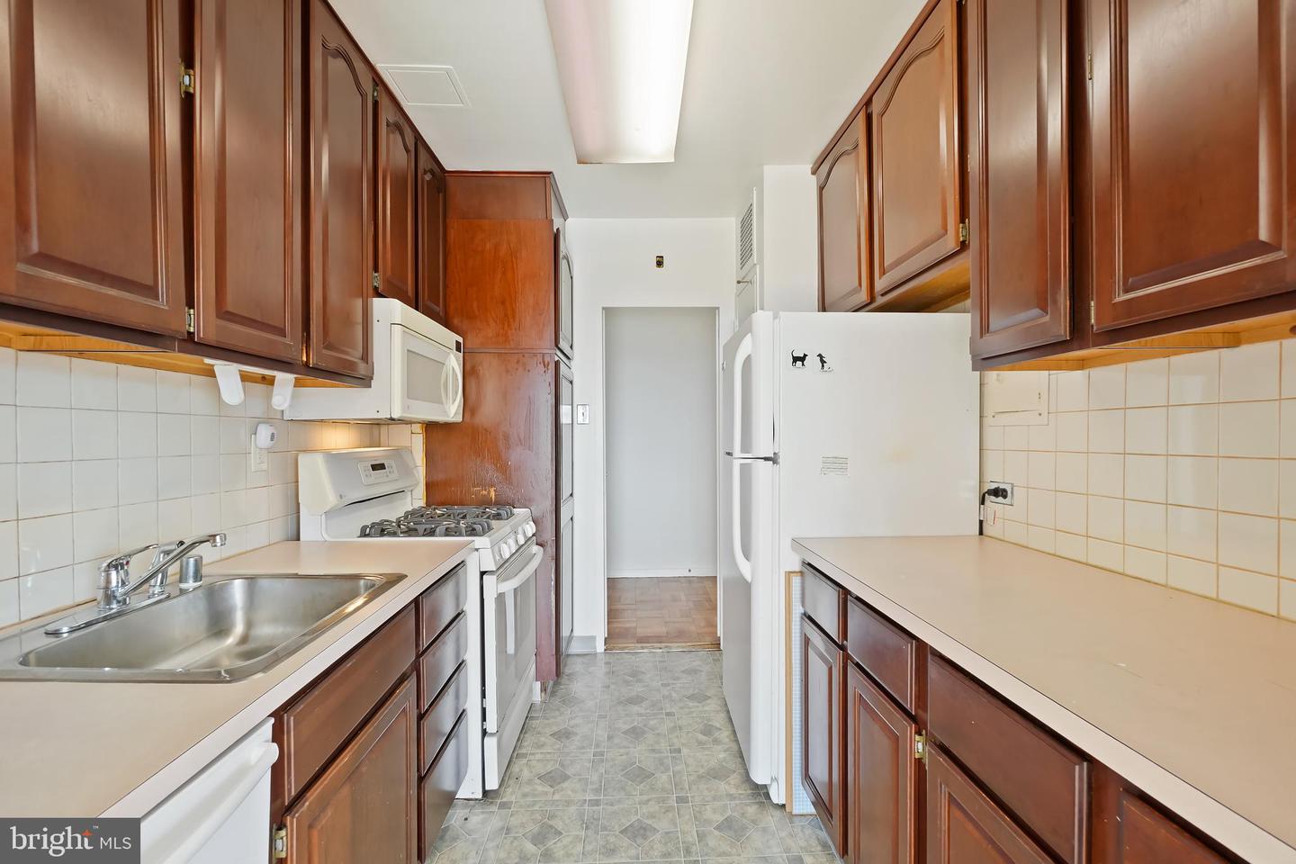 2475 Virginia Ave Nw #921 Property Photo 3