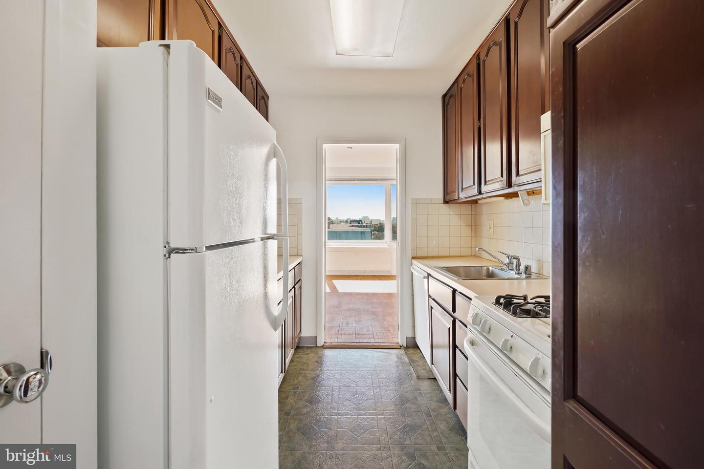 2475 Virginia Ave Nw #921 Property Photo 4
