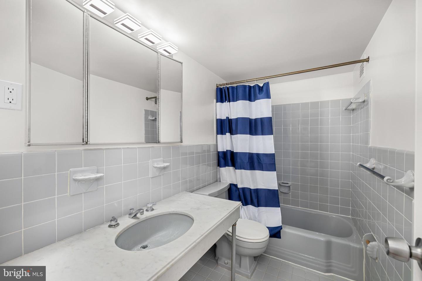 4201 Cathedral Ave Nw #724e Property Photo 7