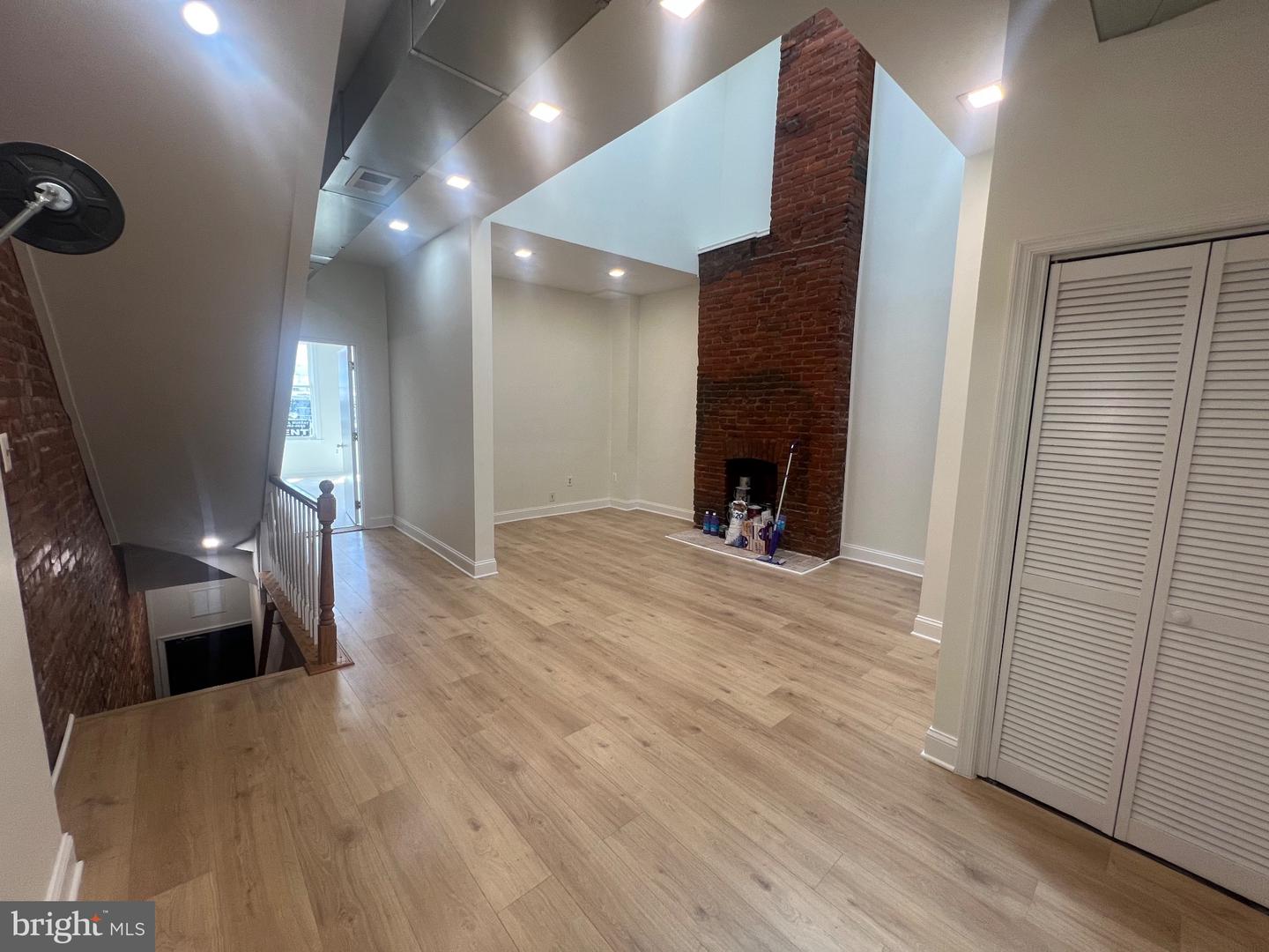 1324 NE H ST NE #2 Property Photo 1