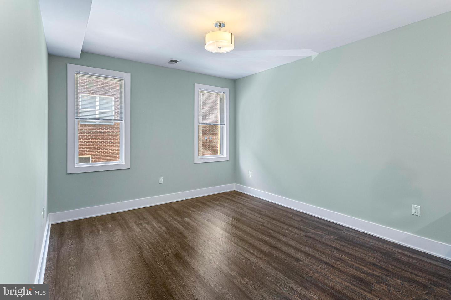 1219 K St Ne #202 Property Photo 2