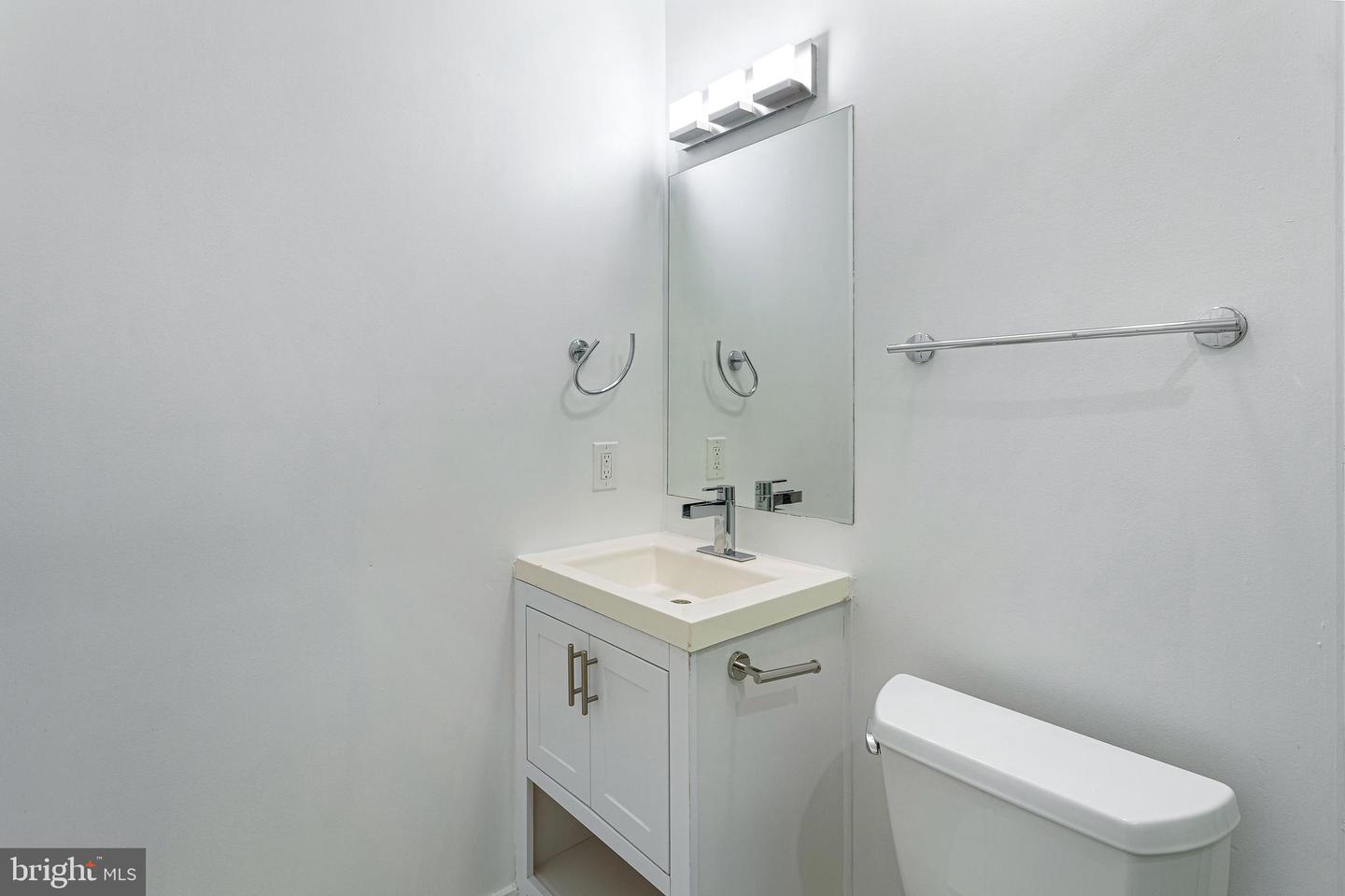 1219 K St Ne #202 Property Photo 6
