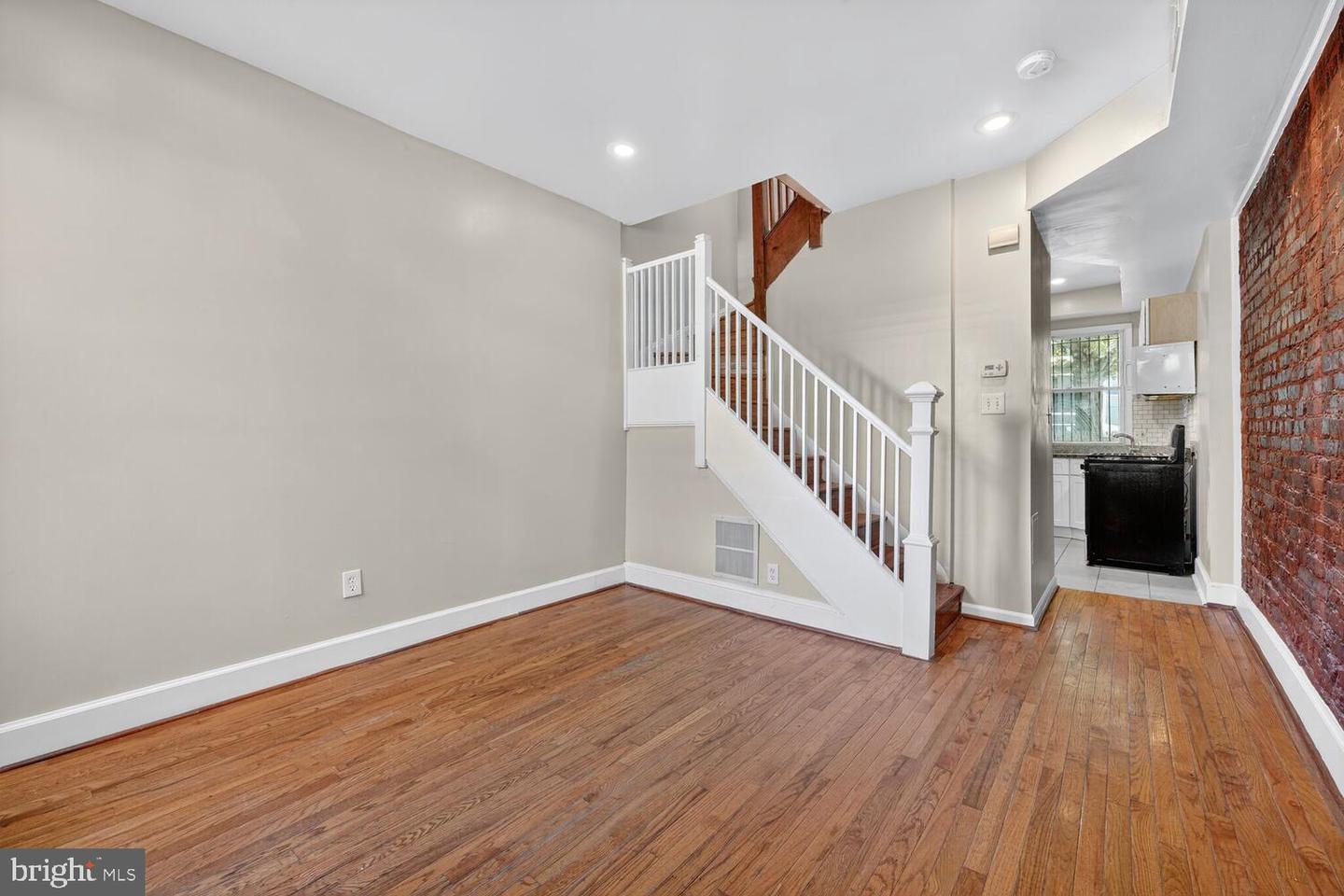 831-833 L St Ne Property Photo 6