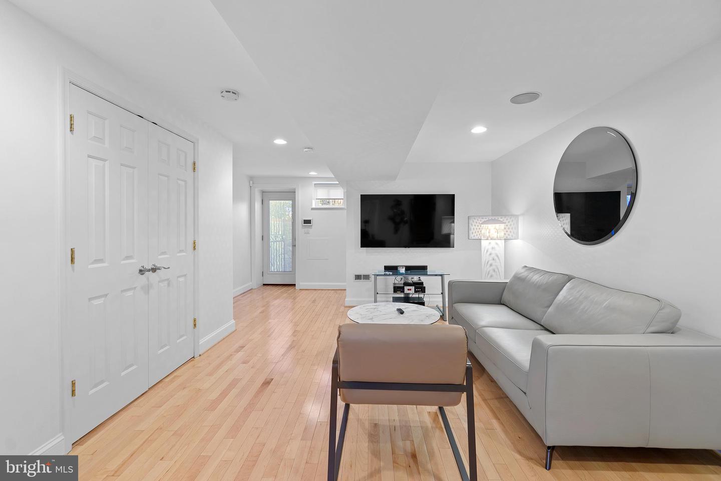 936 T St Nw #unit B Property Photo 6