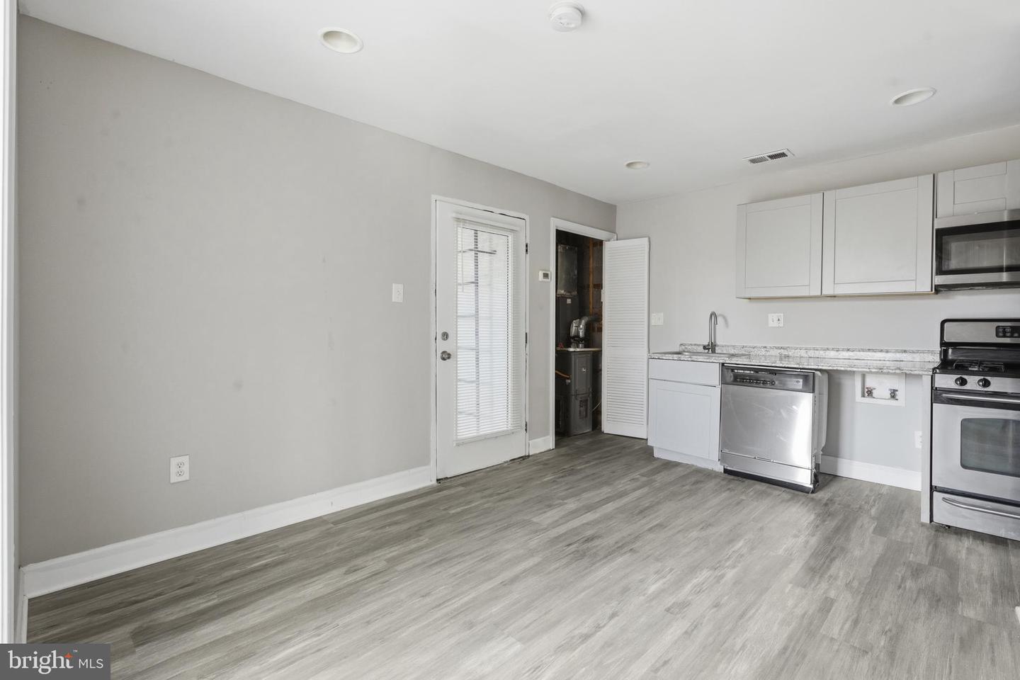 4001 1st St Se Property Photo 4
