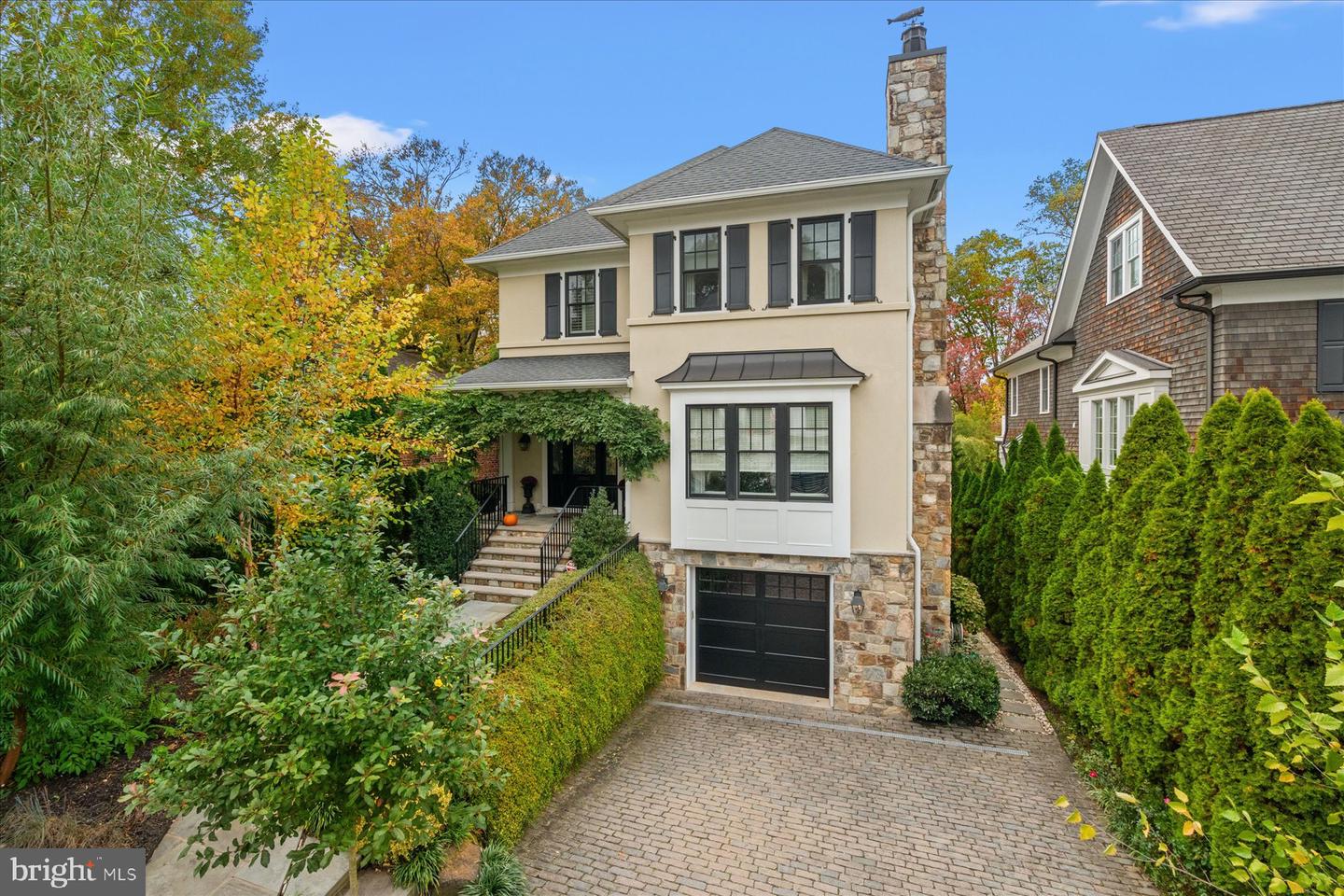 2334 King Pl Nw Property Photo 1