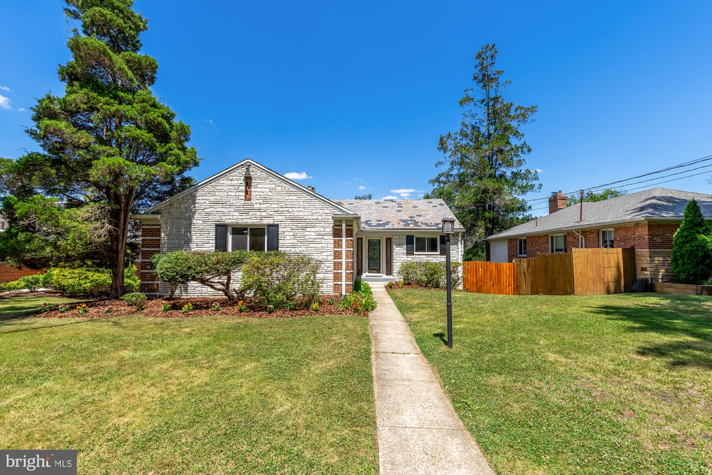 4560 Argyle Ter Nw Property Photo 1