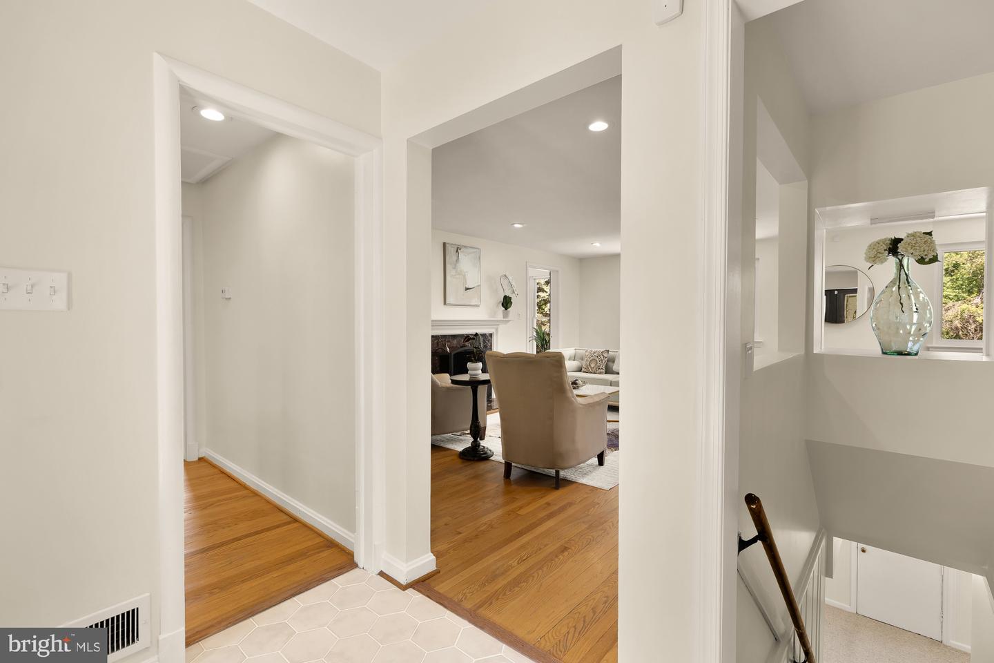 4560 Argyle Ter Nw Property Photo 4
