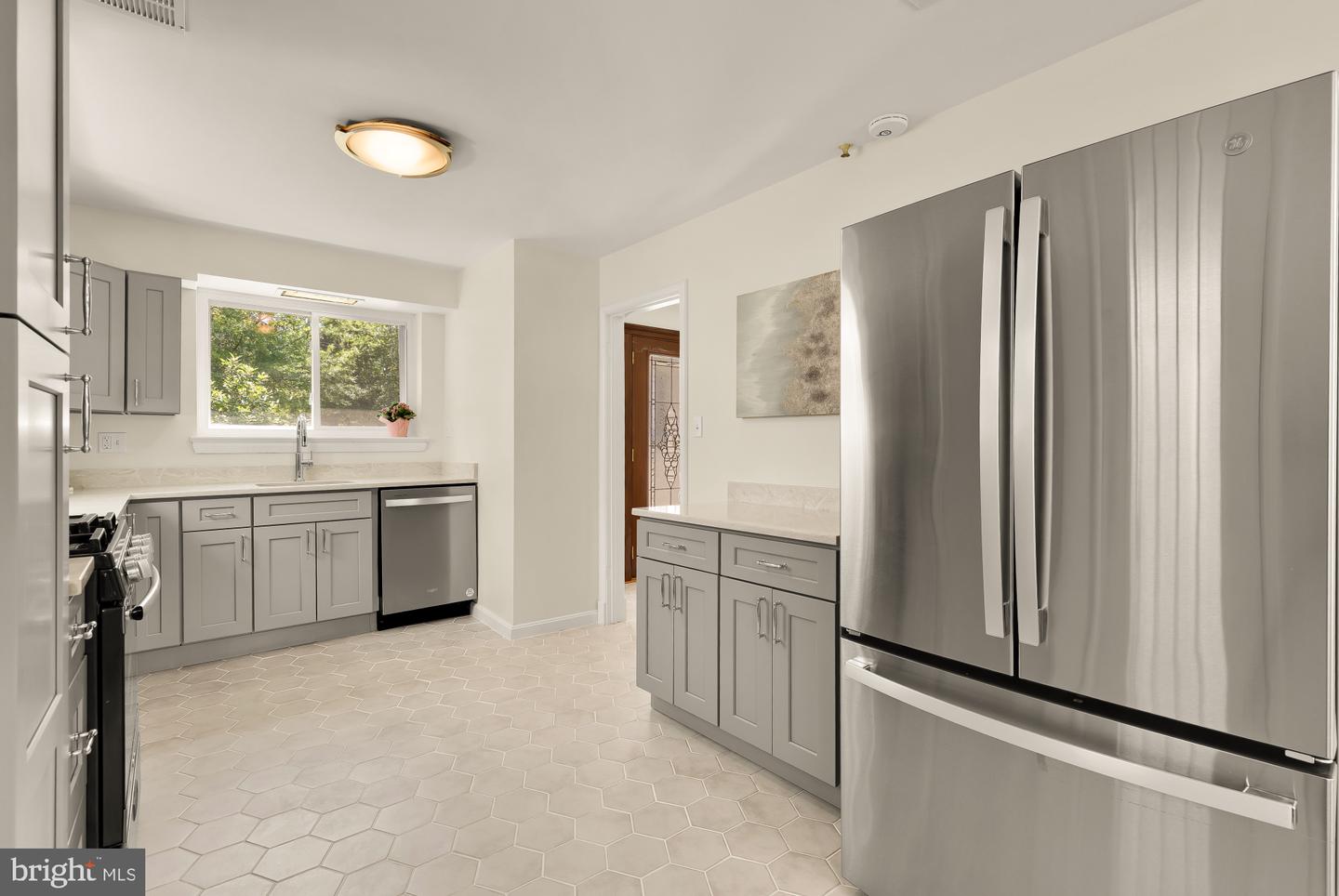 4560 Argyle Ter Nw Property Photo 12