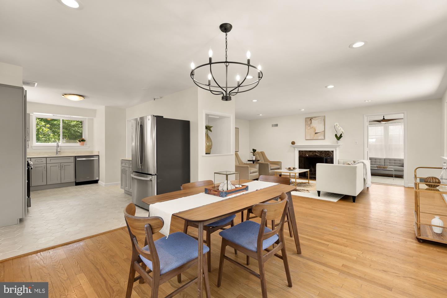4560 Argyle Ter Nw Property Photo 14