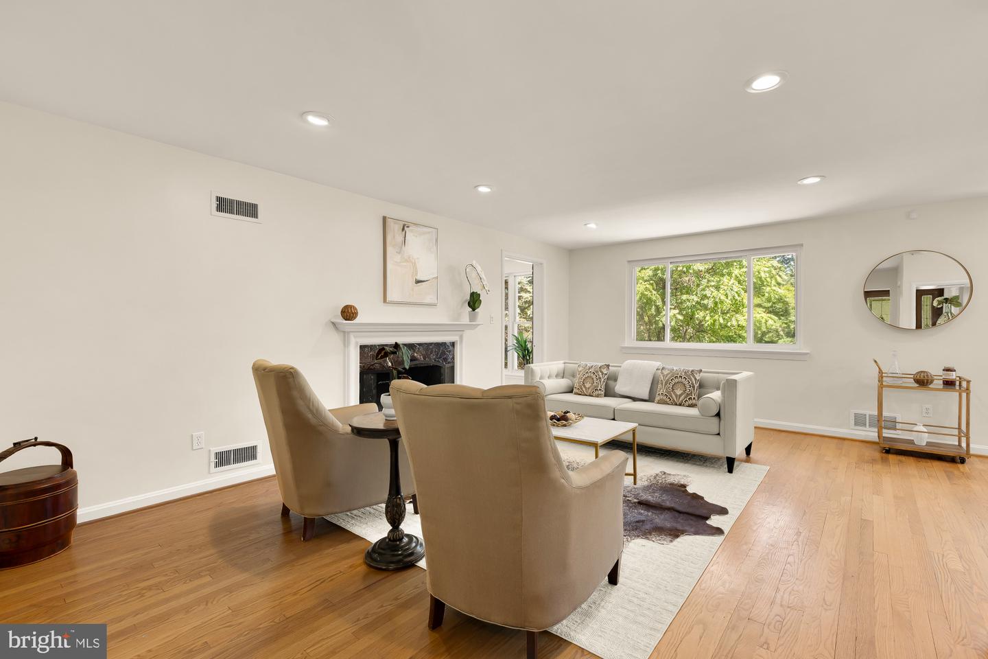 4560 Argyle Ter Nw Property Photo 18