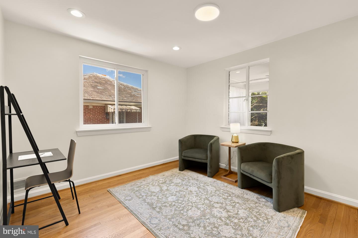 4560 Argyle Ter Nw Property Photo 22