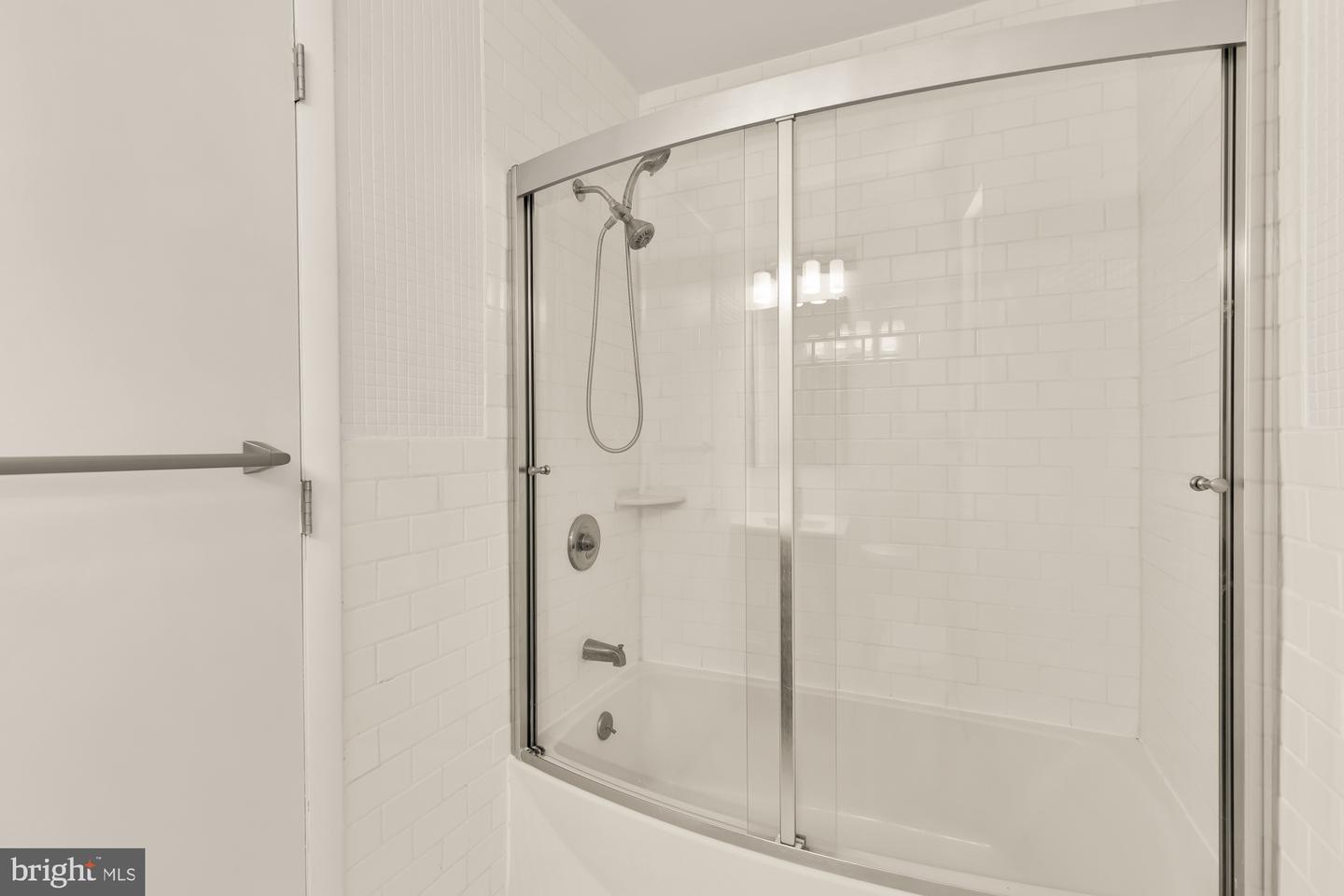 4560 Argyle Ter Nw Property Photo 27