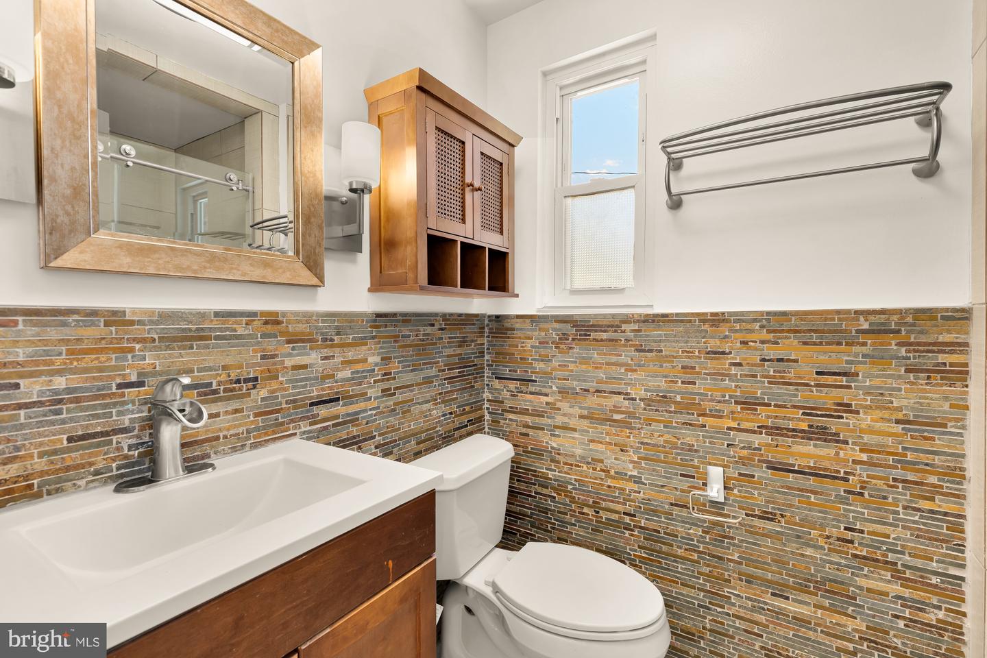 4560 Argyle Ter Nw Property Photo 31