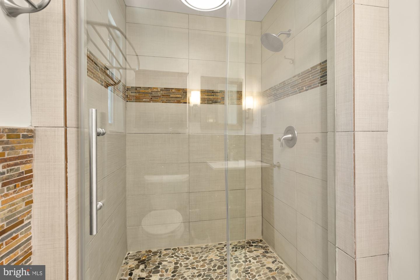4560 Argyle Ter Nw Property Photo 32