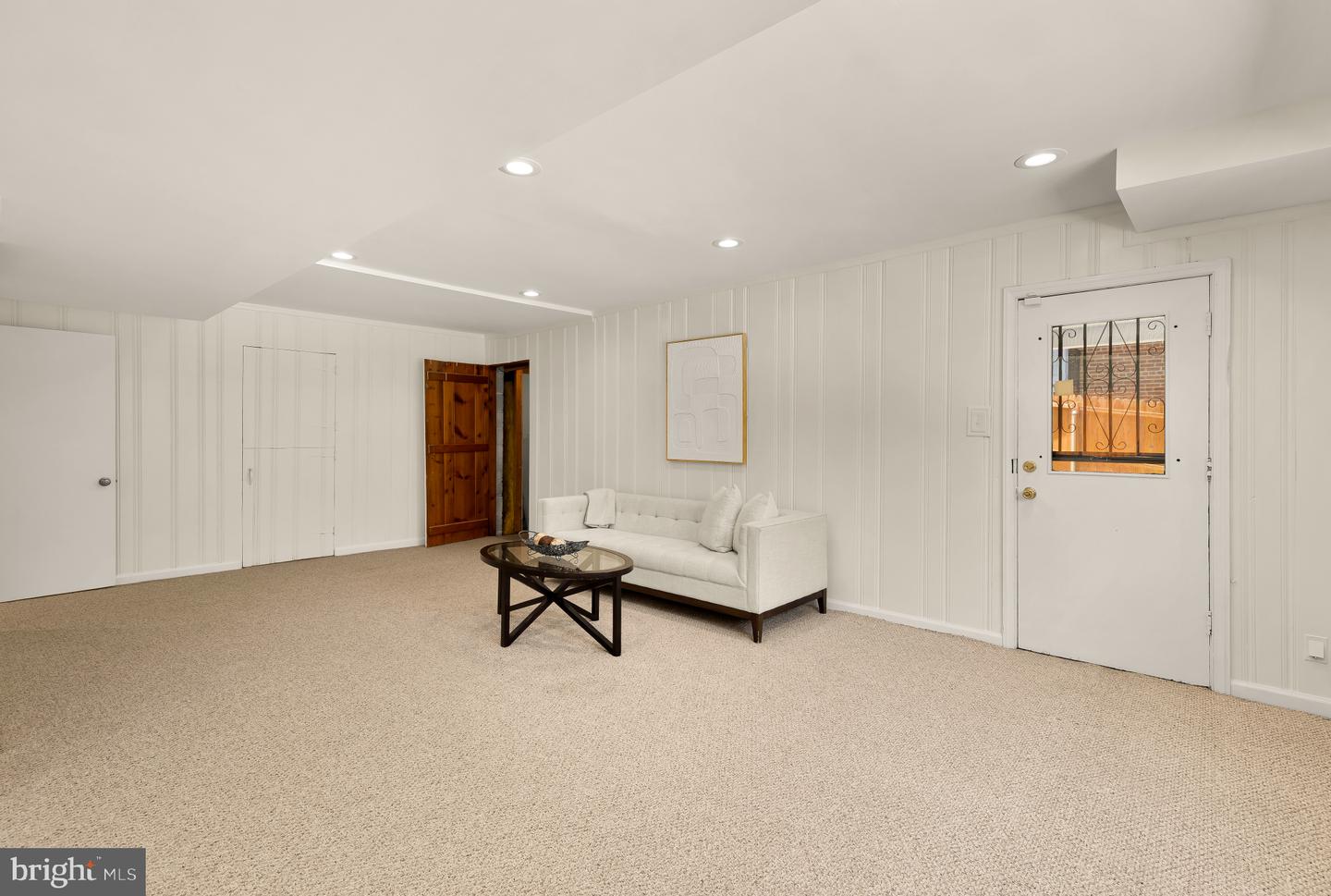 4560 Argyle Ter Nw Property Photo 34