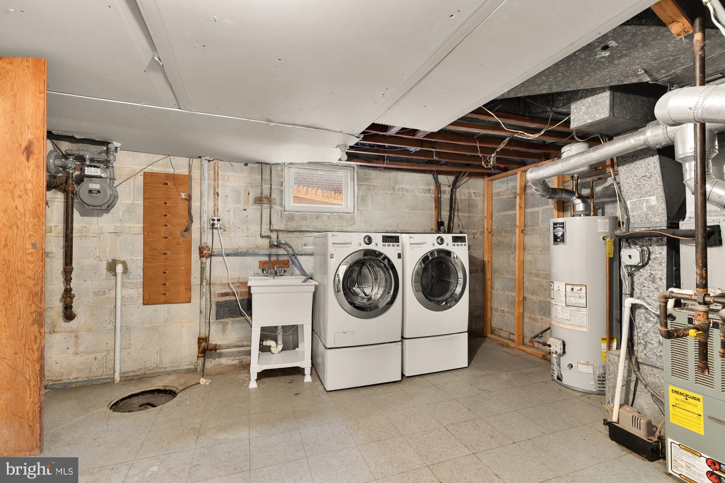 4560 Argyle Ter Nw Property Photo 43