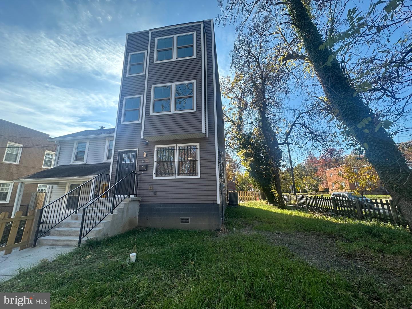 4401 Hayes St Ne Property Photo 1
