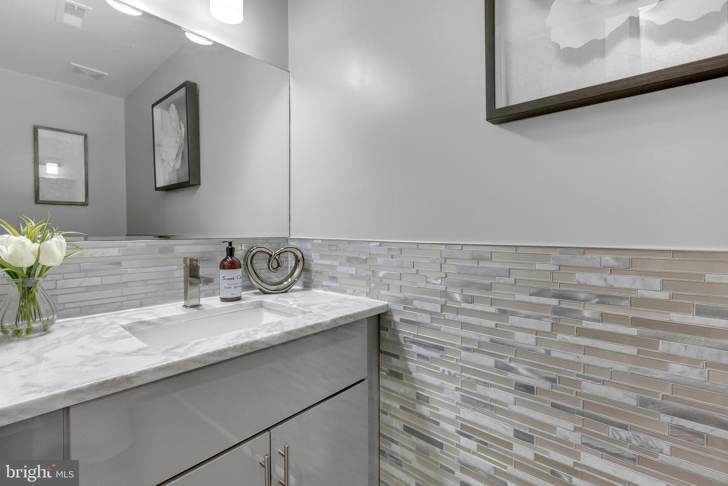1167 Morse St Ne #1 Property Photo 17