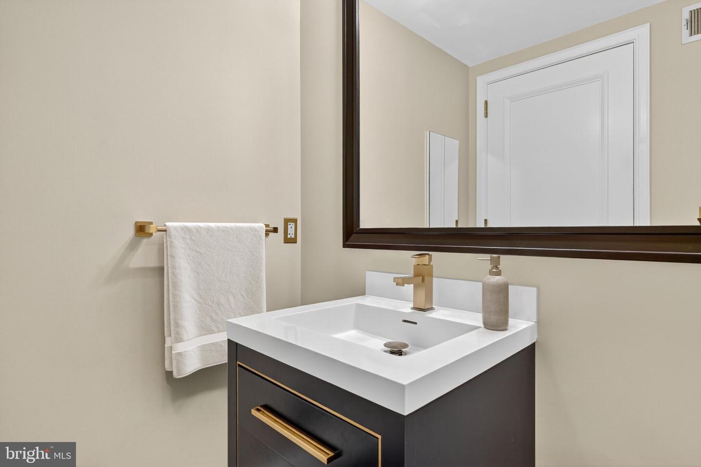 1155 23rd St Nw #3d Property Photo 12