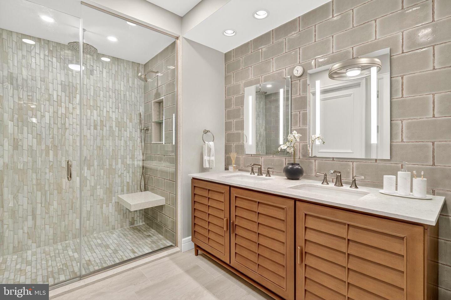 1155 23rd St Nw #3d Property Photo 15