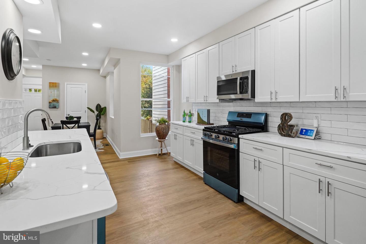 715 Longfellow St Nw Property Photo 3
