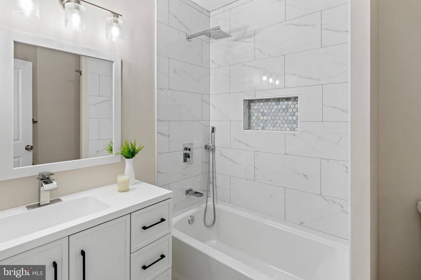 715 Longfellow St Nw Property Photo 8