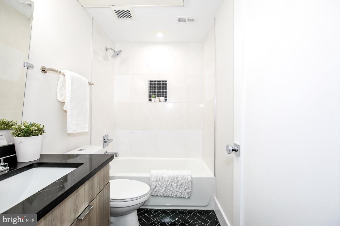 1421 Spring Rd Nw #iz-204 Property Photo 9