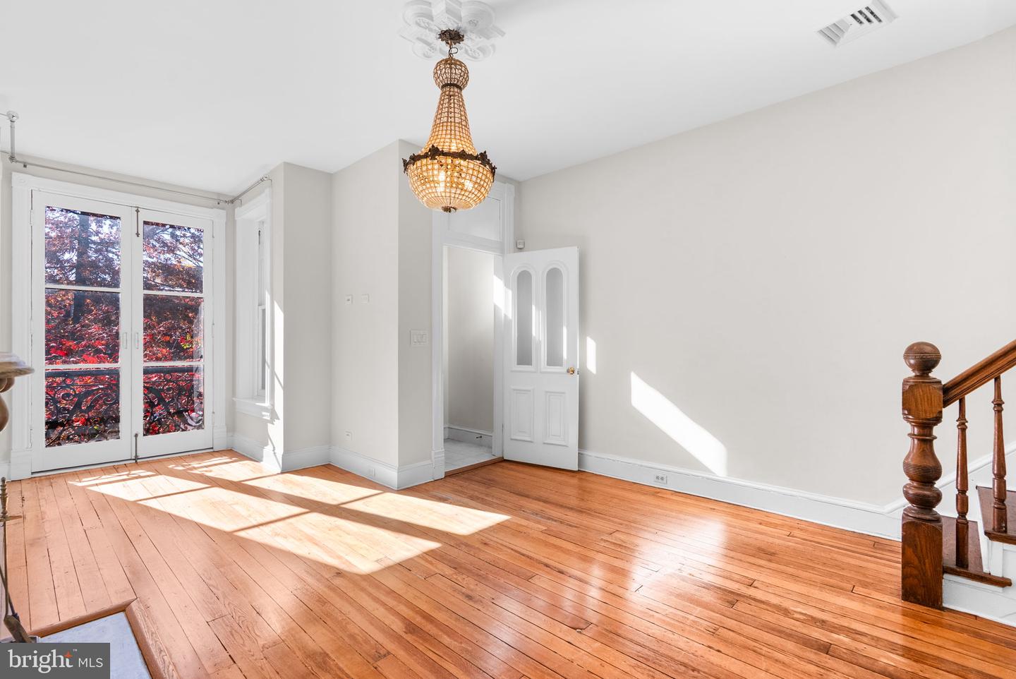 812 E St Se Property Photo 5