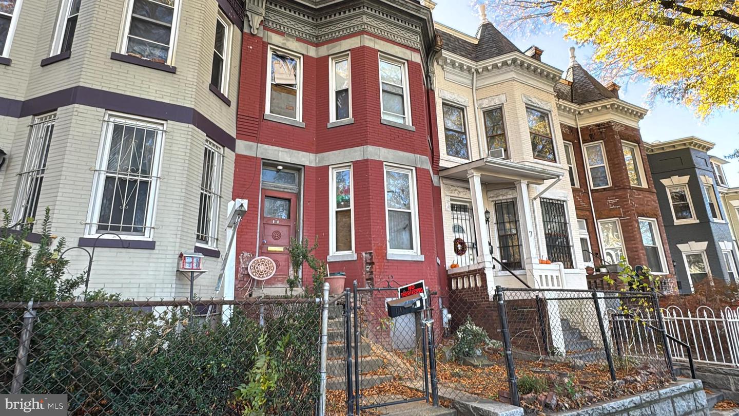 11 Rhode Island Ave Ne Property Photo 2