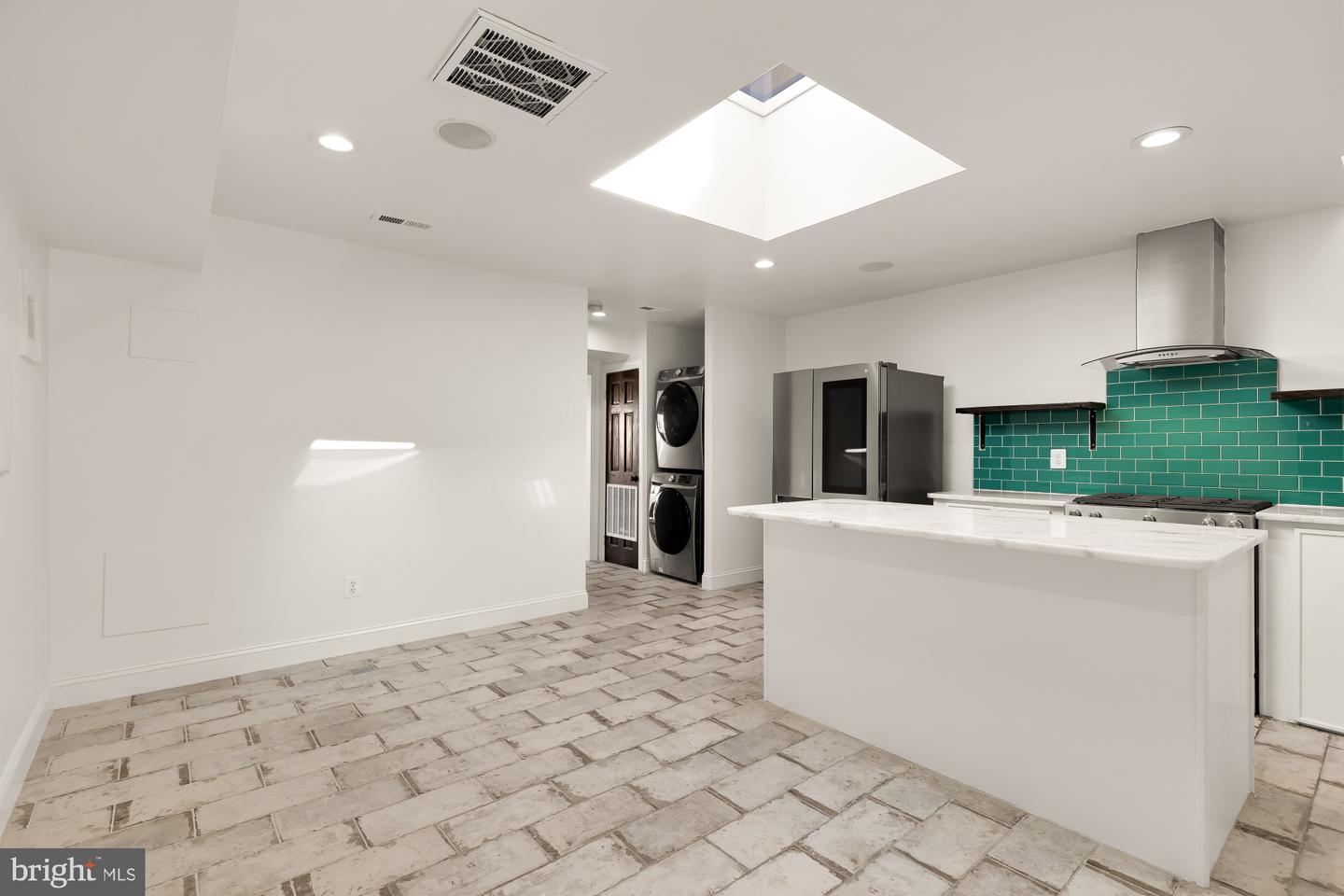 1210 Meigs Pl Ne Property Photo 5