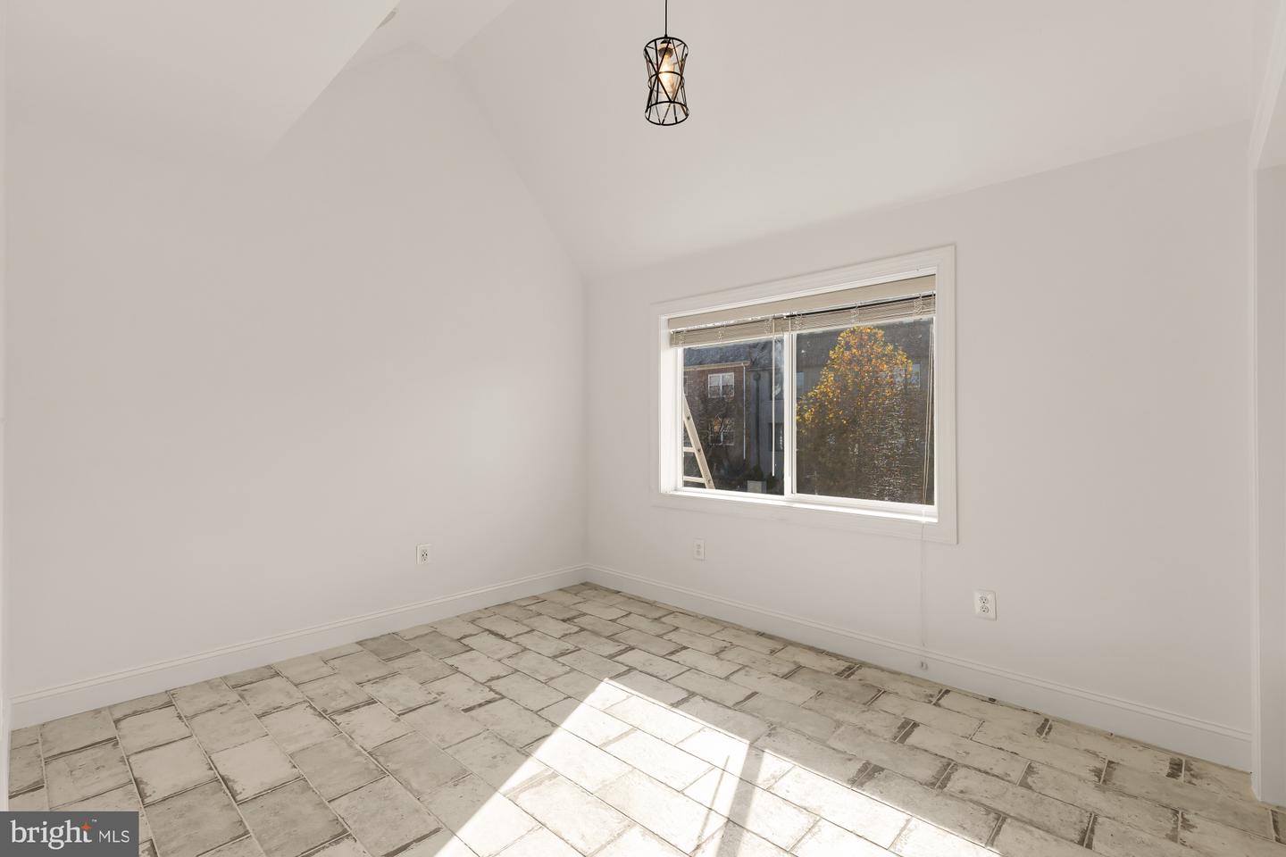 1210 Meigs Pl Ne Property Photo 12